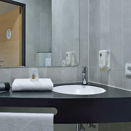 City-west 3* ארפורט